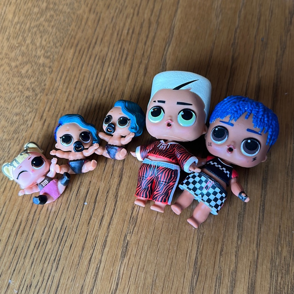 Assorted lol dolls